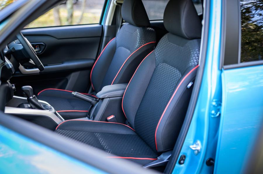 Интерьер Toyota Raize Z 2019 года  (фото 15 из 18)
